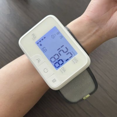 Digitalt blodtryksapparat til håndleddet